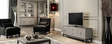 Как выбрать классическую кровать для спальни с современным интерьером Как выбрать классическую кровать для спальни с современным интерьером